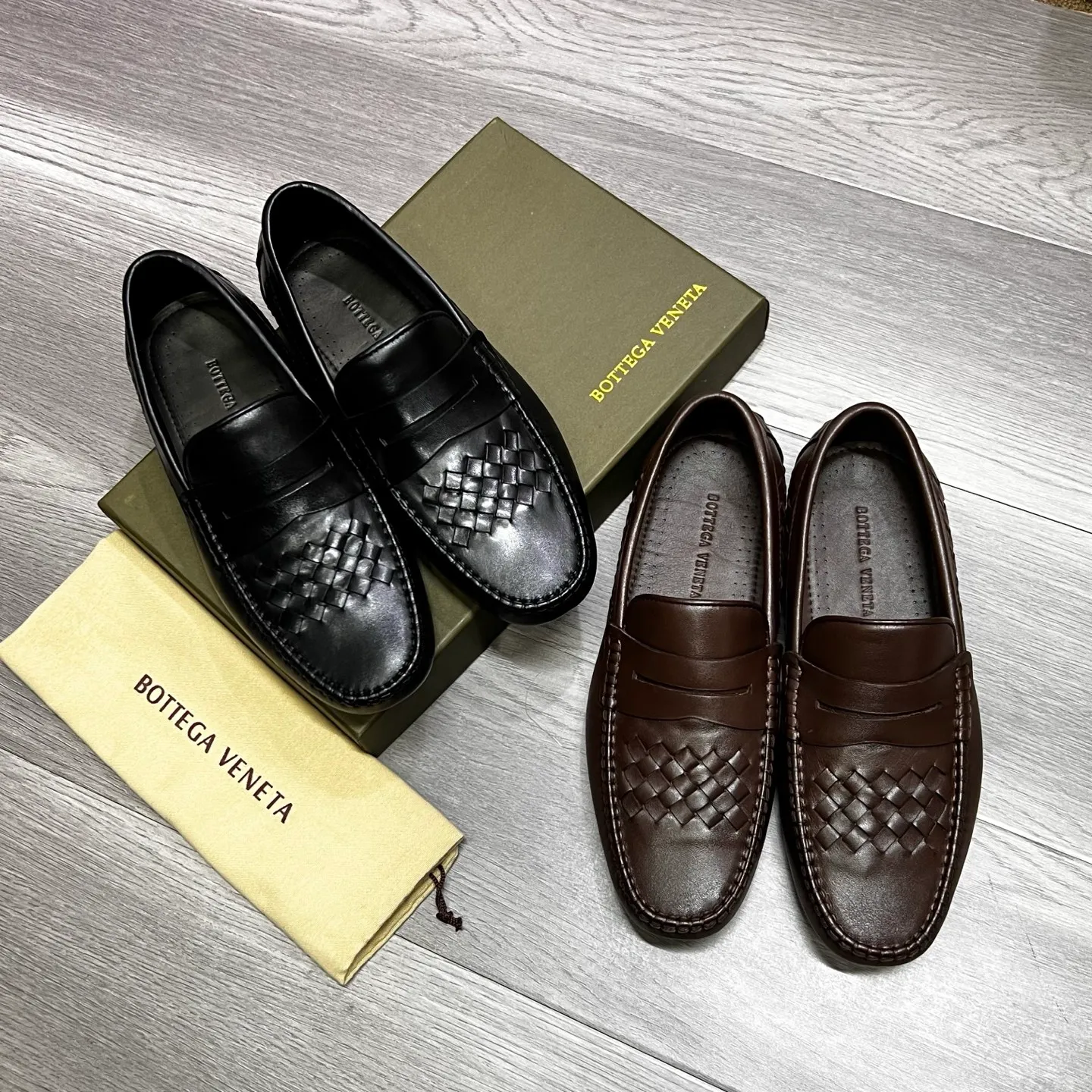 Factory price 480 BV〰️Purely handmade classic men's beanie shoes👉👉driving shoes, slip-on shoes, woven with cowhide imported from Italy, 💕water-dyed cowhide lining, 🔊original outsole, waterproof platform design, comfortable on the feet. A good choice for traveling and driving, two colors available, code number: 38-44, (45 can be customized)